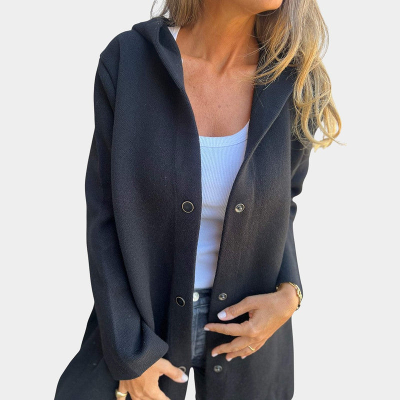 Karolīna - Mukava Takki" can be rewritten as "Karolīna - Comfortable Jacket.