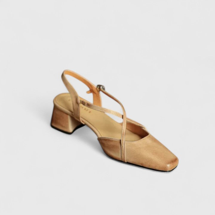 Mikaela | Tyylikkäät Sandaalit" can be rewritten as "Mikaela | Elegant Sandals.