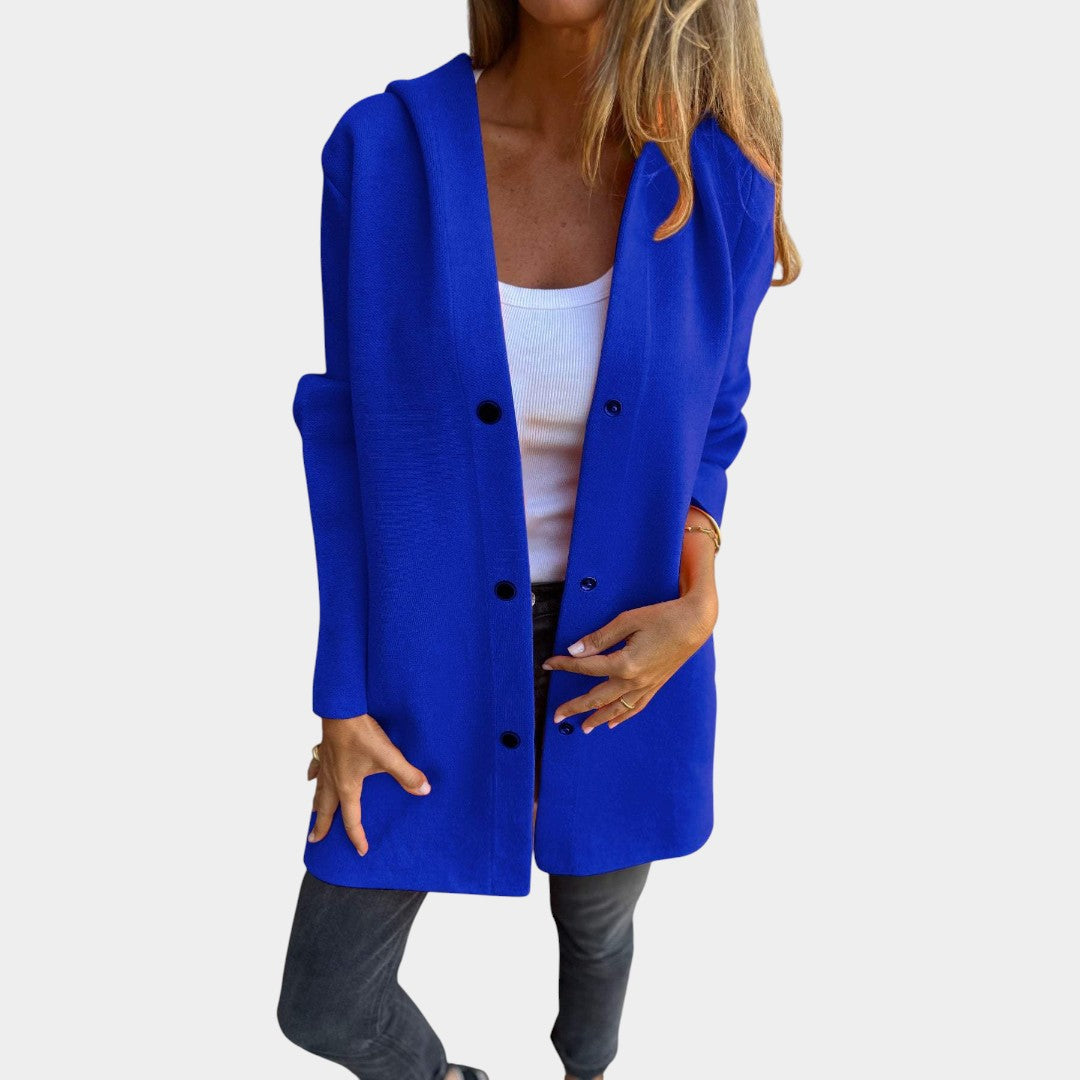 Karolīna - Mukava Takki" can be rewritten as "Karolīna - Comfortable Jacket.