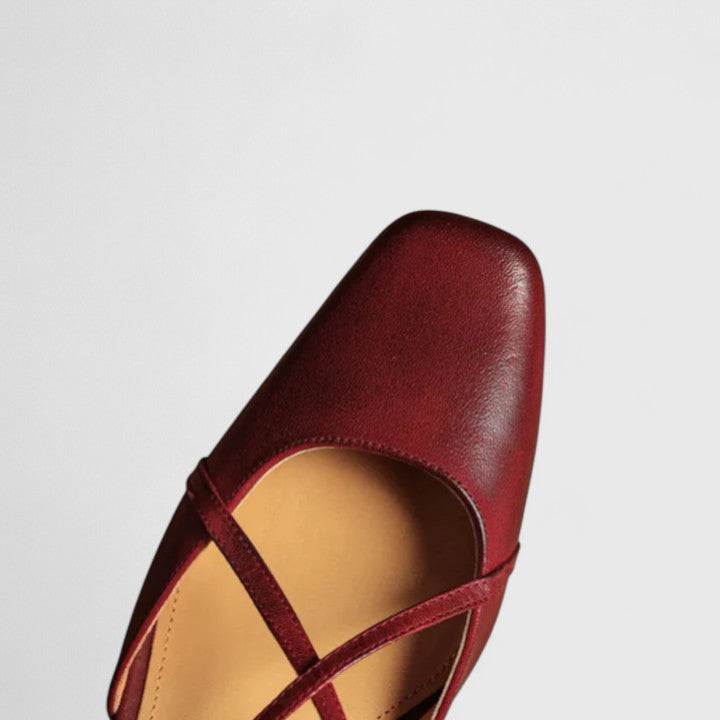 Mikaela | Tyylikkäät Sandaalit" can be rewritten as "Mikaela | Elegant Sandals.