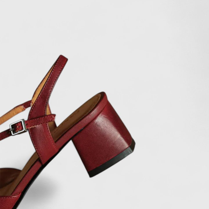 Mikaela | Tyylikkäät Sandaalit" can be rewritten as "Mikaela | Elegant Sandals.
