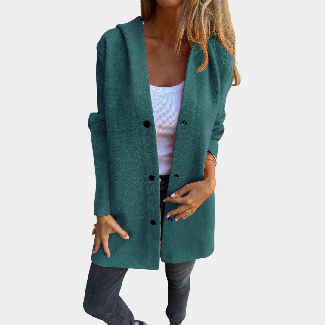 Karolīna - Mukava Takki" can be rewritten as "Karolīna - Comfortable Jacket.