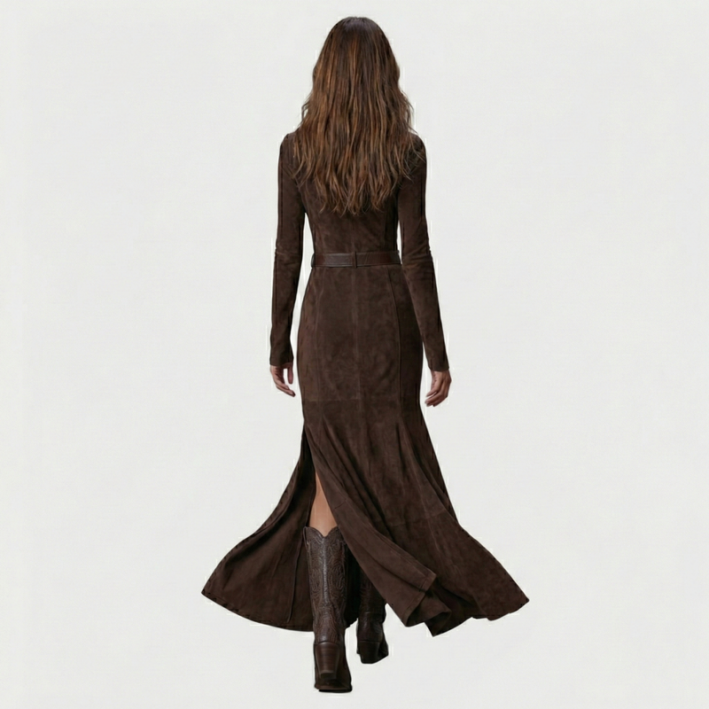 "Valentina | Samettinen maksimekko vyöllä" can be rewritten as "Valentina | Velvet Maxi Dress with Belt".