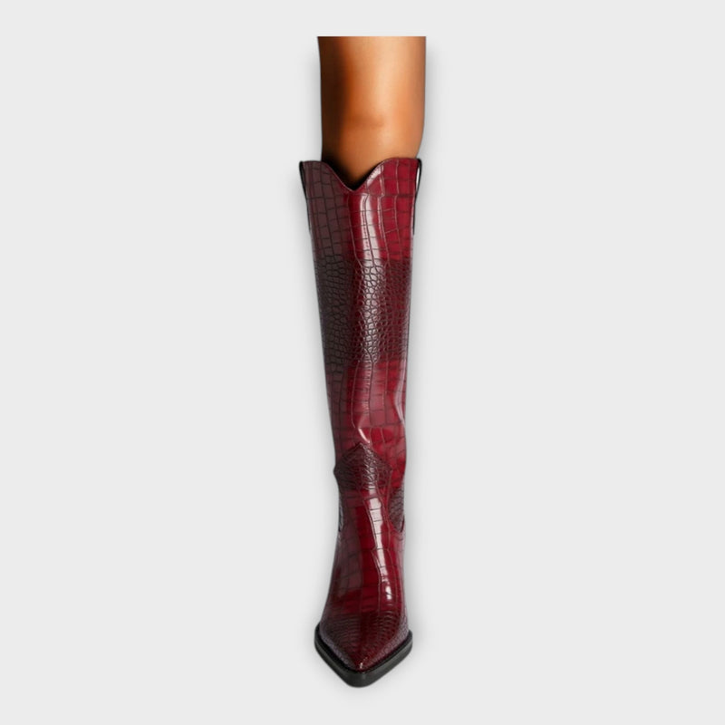 Elegantit korkokengät krokotiilikuosisella designilla