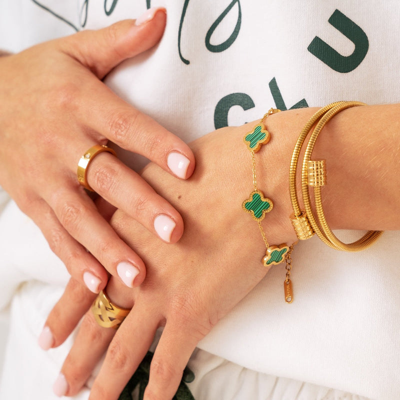 Eliška Eleganta Twister Minimalist Bracelet