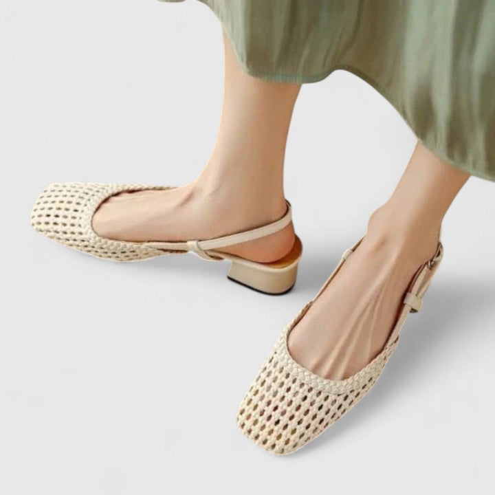 Daniela | Tyylikkäät Sandaalit" can be rewritten as "Daniela | Elegant Sandals.