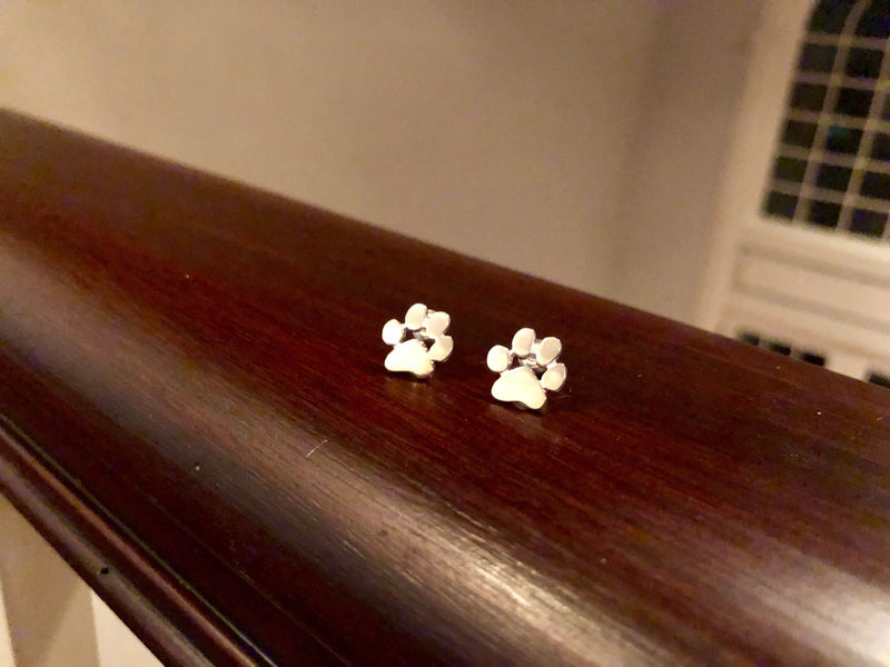Yamira™ | Hypoallergenic Footprint-Shaped Earrings